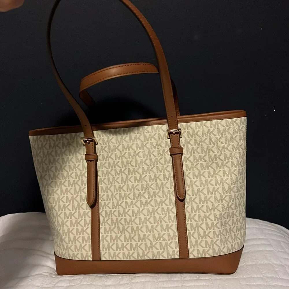 Michael Kors Jet Set Travel Small Logo Top-Zip Tote Bag, Vanilla w/dust bag - Picture 2 of 6